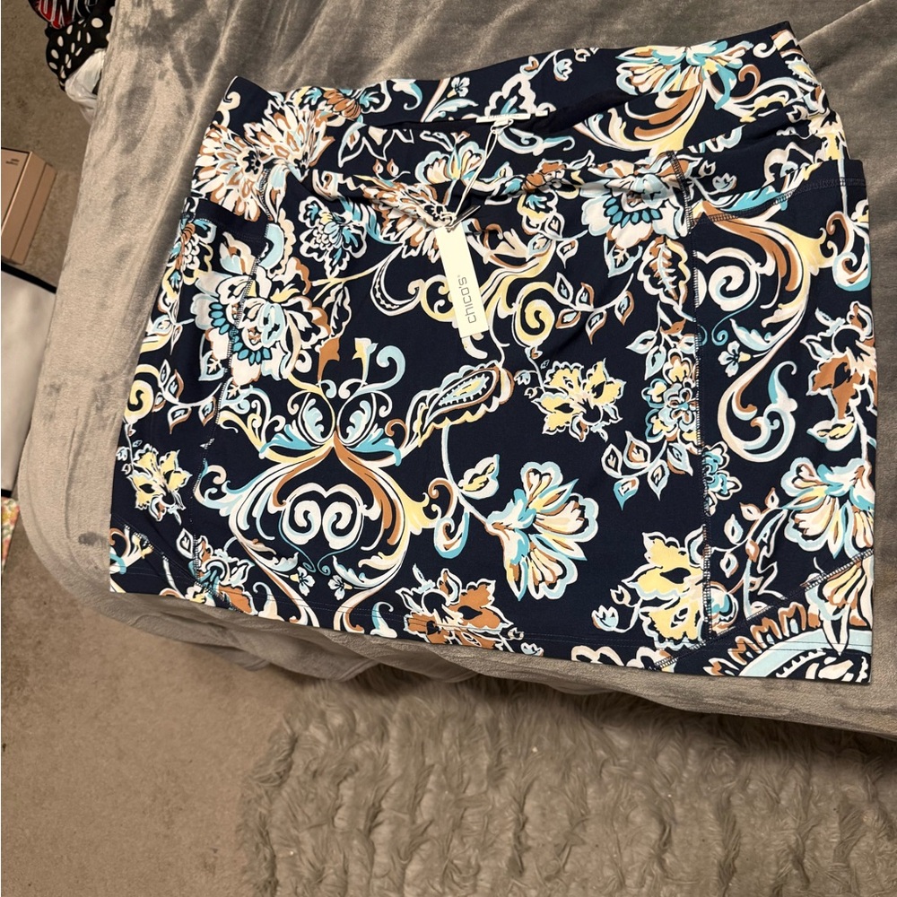 Chico's Navy and Orange Floral Zenergy Skort